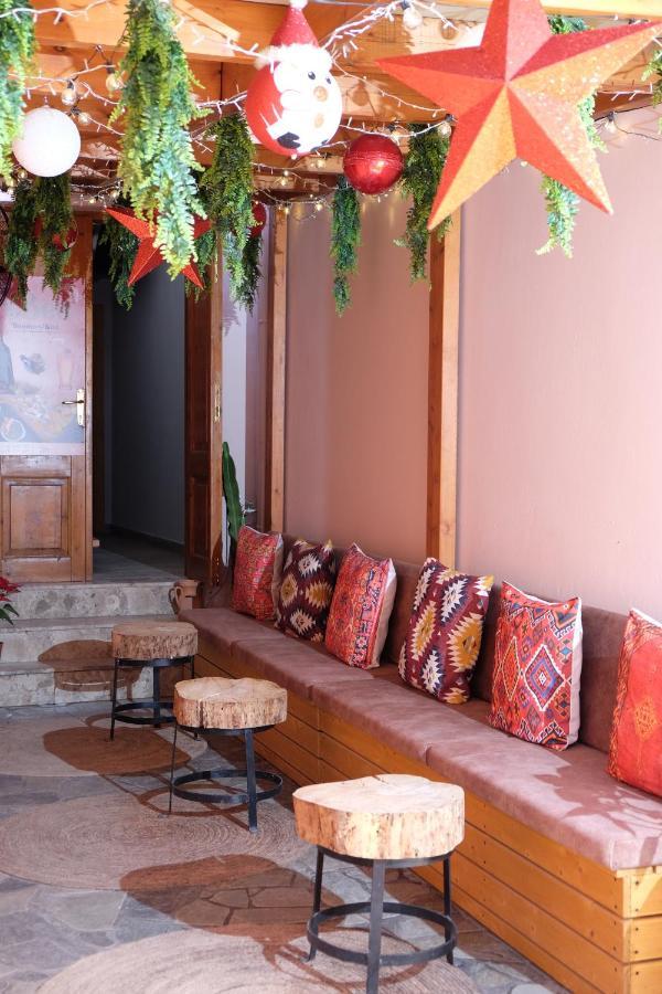 Tebeu Coffe And Bar Bed & Breakfast Avlonya Dış mekan fotoğraf